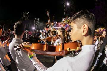 Los nietos de Sary Mánchez abren la final de murgas del Carnaval de 'Una noche en Río' (Foto TA)